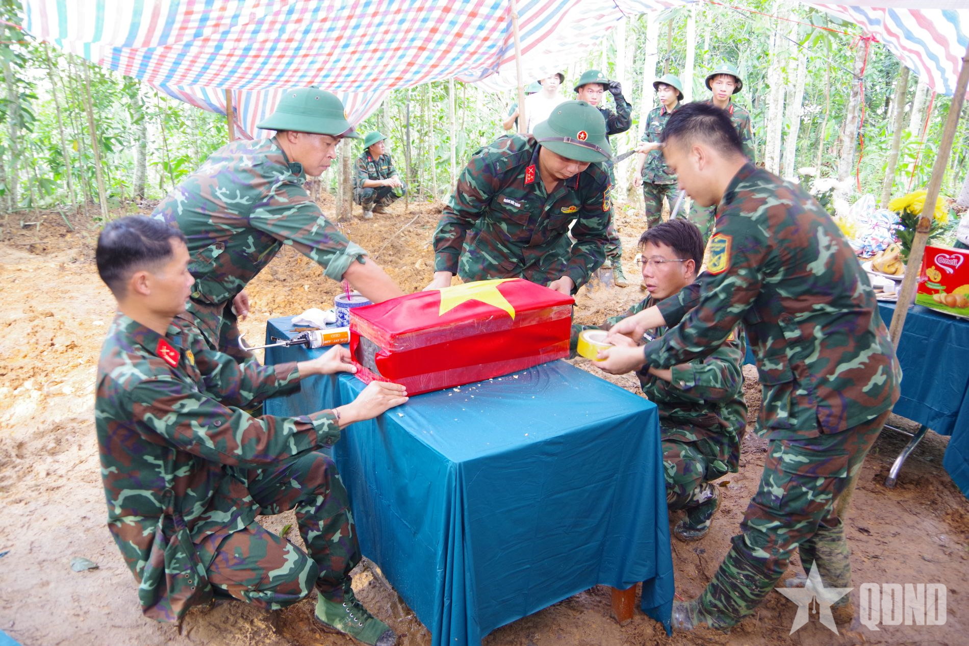 Khai quật, cất bốc phần mộ liệt sĩ tại Lào Cai